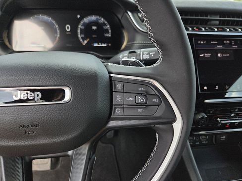 New 2025 Jeep Grand Cherokee Altitude RWD image 27