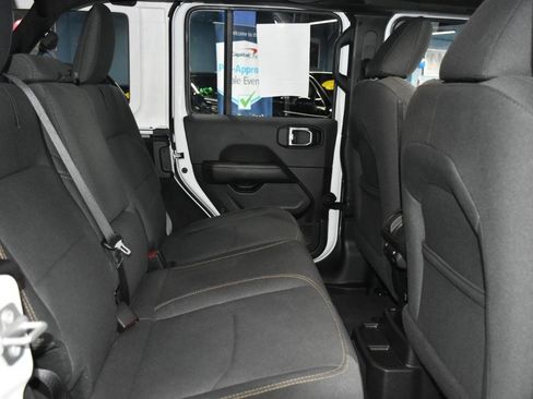 Used 2025 Jeep Wrangler Unlimited Sahara w/ Safety Group AWD/4WD image 15