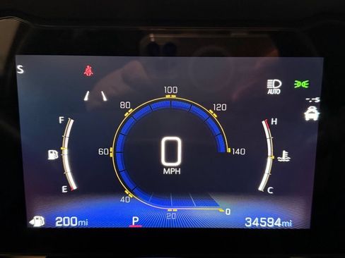 Used 2025 Chevrolet Trax LT w/ LT Convenience Package FWD image 17
