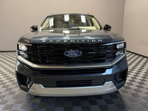 Used 2025 Ford Expedition Max Platinum w/ Driver's Package AWD/4WD image 4