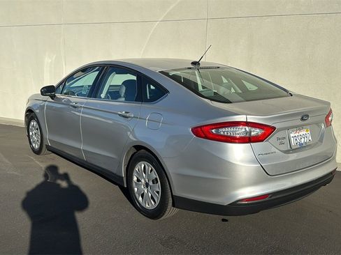 Used 2014 Ford Fusion S image 4