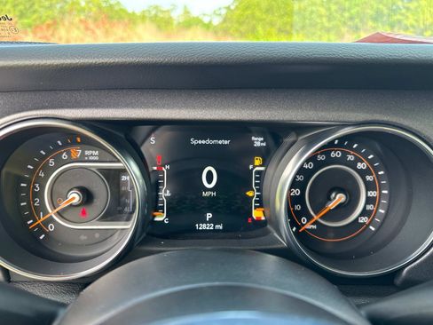 Certified 2023 Jeep Gladiator Mojave w/ Cold Weather Group image 29