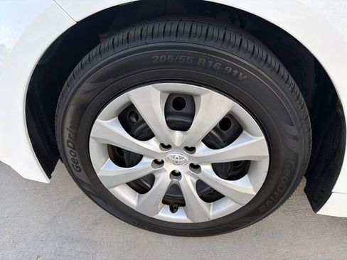 Used 2023 Toyota Corolla LE FWD image 29