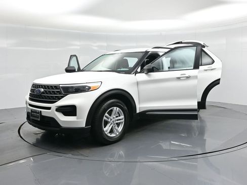 Certified 2023 Ford Explorer XLT image 32