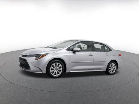 Used 2025 Toyota Corolla LE FWD image 3