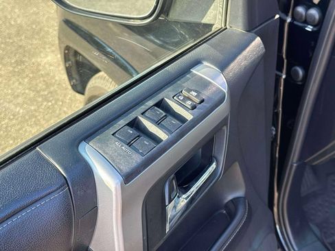 Used 2017 Toyota 4Runner SR5 AWD/4WD image 19