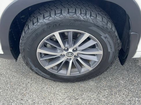 Used 2017 Toyota Highlander XLE AWD/4WD image 11
