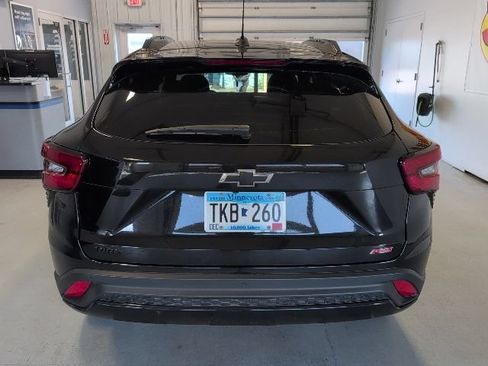 Used 2025 Chevrolet Trax RS w/ Sunroof Package FWD image 4