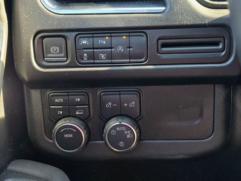 Used 2024 Chevrolet Suburban RST w/ Sport Performance Package AWD/4WD image 24