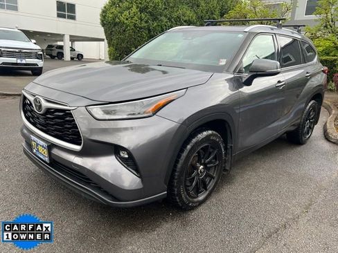 Used 2021 Toyota Highlander XLE AWD/4WD image 3