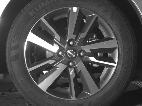 Used 2025 Nissan Versa SV image 13