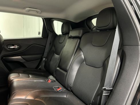 Used 2019 Jeep Cherokee Limited AWD/4WD image 29