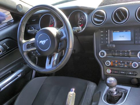Used 2020 Ford Mustang Coupe RWD image 30
