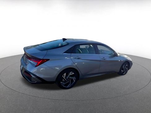 Used 2025 Hyundai Elantra Limited image 15