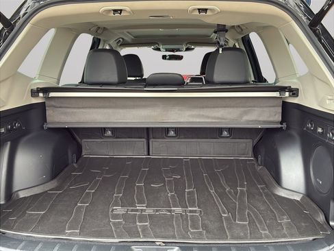 Used 2022 Subaru Forester Limited w/ Popular Package #3 image 10