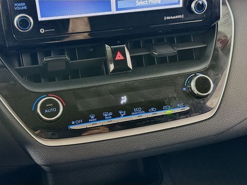 Used 2021 Toyota Corolla LE FWD image 15