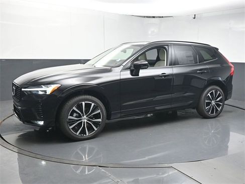 Used 2025 Volvo XC60 B5 Plus w/ Protection Package Premier image 4