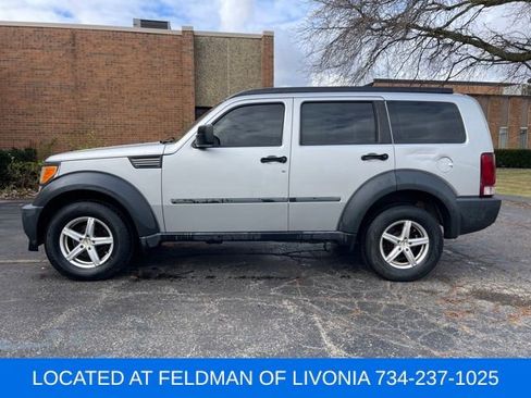 Used 2008 Dodge Nitro SXT image 2