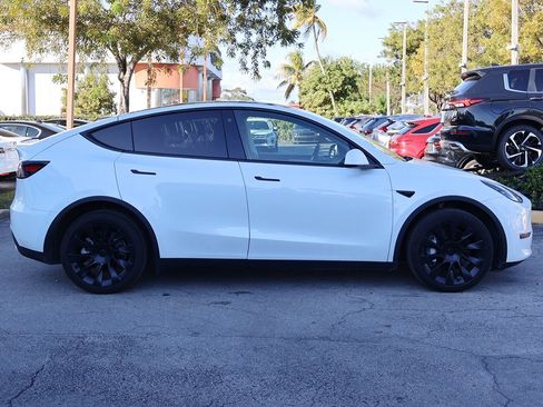 Used 2023 Tesla Model Y Long Range image 18