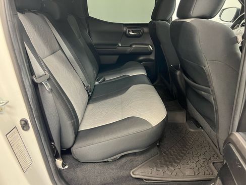 Used 2022 Toyota Tacoma TRD Off-Road w/ Technology Package image 16