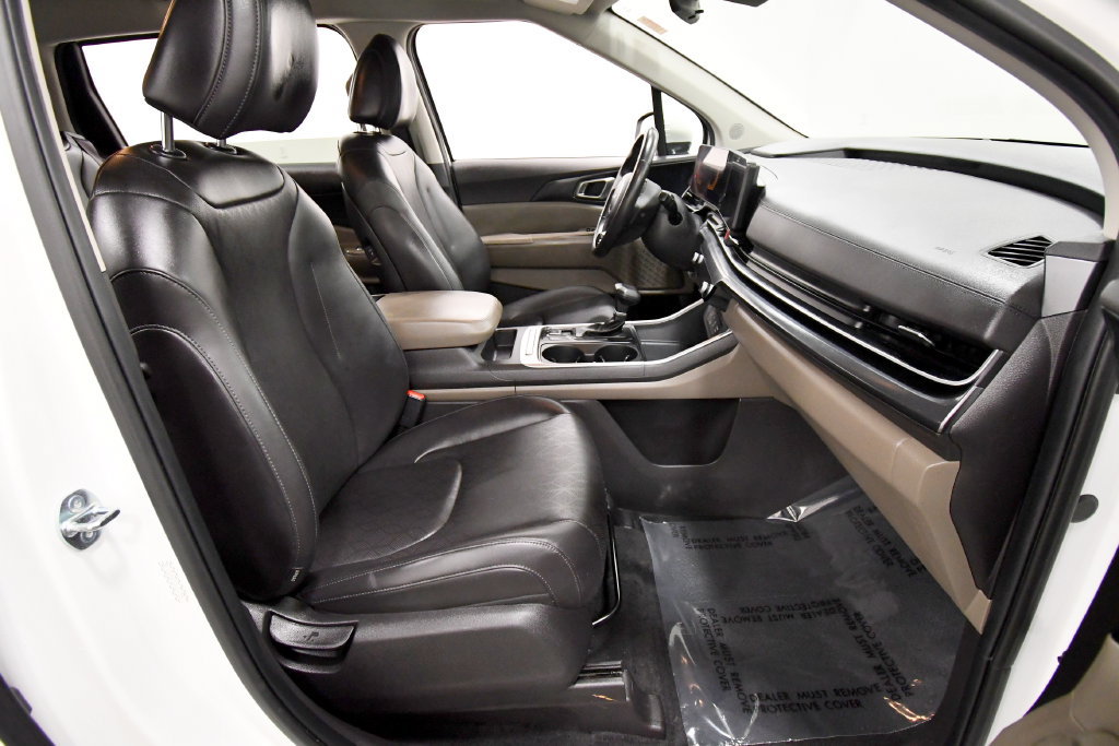 Certified 2025 Kia Carnival FWD image 18