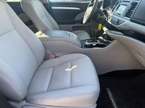 Used 2019 Toyota Highlander LE image 39