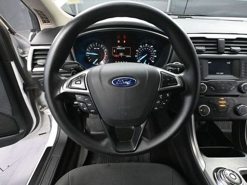 Used 2017 Ford Fusion SE image 24