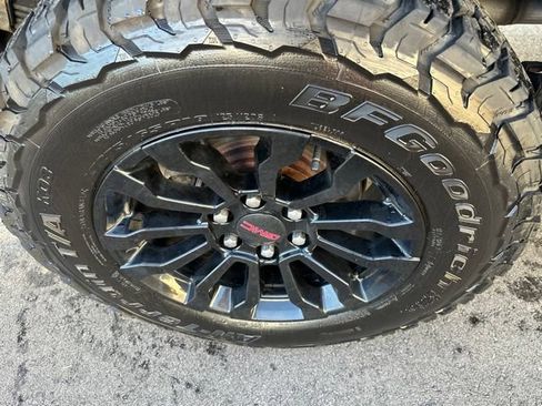 Used 2022 GMC Sierra 1500 AT4X AWD/4WD image 10
