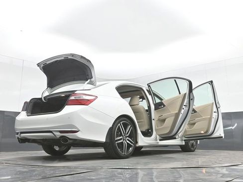 Used 2017 Honda Accord Touring image 51