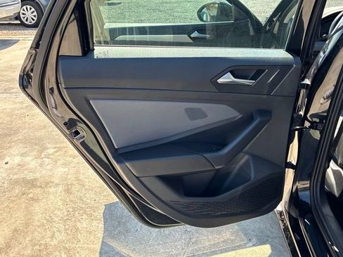 Used 2025 Volkswagen Jetta SE FWD image 34