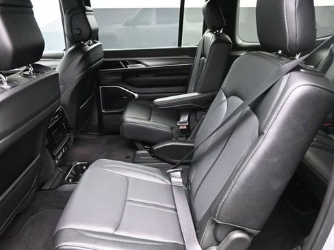 Used 2026 Jeep Grand Wagoneer Limited AWD/4WD image 19