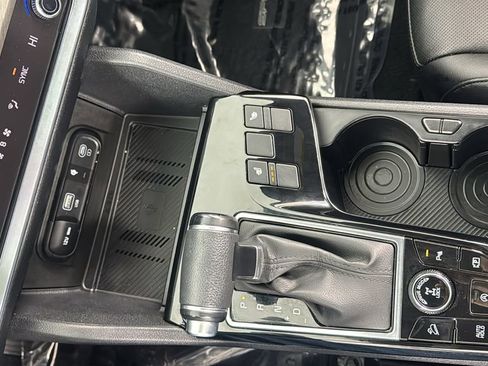 Used 2025 Kia Sportage X-Line w/ Premium Package image 29