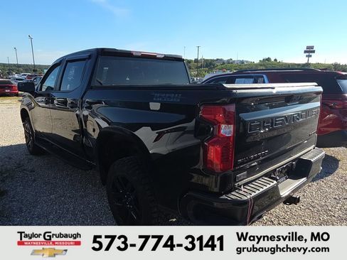 Used 2024 Chevrolet Silverado 1500 Custom Trail Boss w/ Midnight Edition AWD/4WD image 4