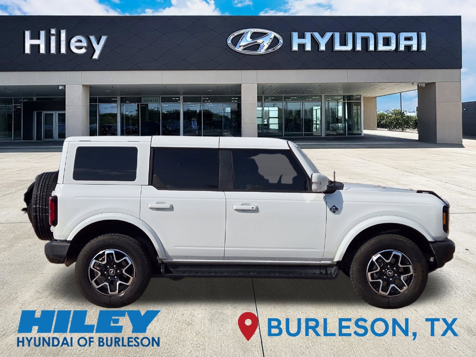 Used 2025 Ford Bronco Outer Banks AWD/4WD image 3
