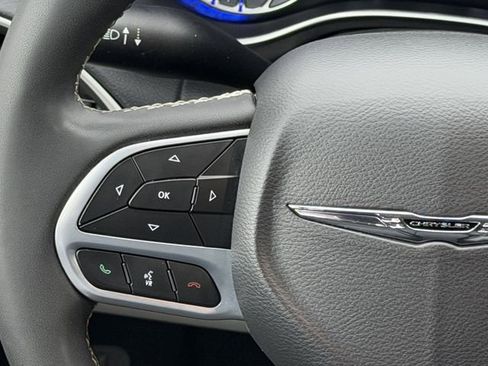 Used 2022 Chrysler Pacifica Touring-L FWD image 12