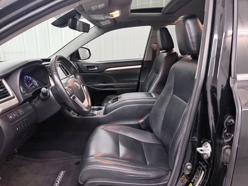 Used 2019 Toyota Highlander XLE FWD image 10