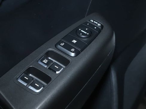 Used 2018 Kia Sportage LX w/ LX Technology Package FWD image 16