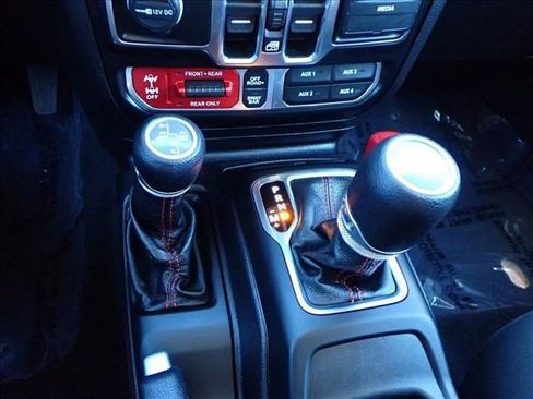 Used 2021 Jeep Gladiator Rubicon w/ Cold Weather Group AWD/4WD image 20