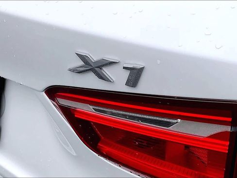 Used 2017 BMW X1 xDrive28i image 32