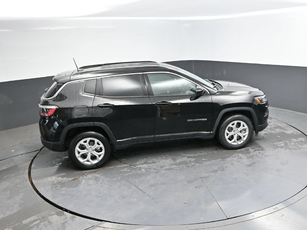 Used 2024 Jeep Compass Latitude AWD/4WD image 31