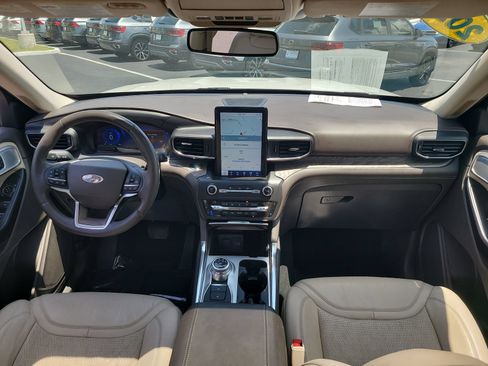 Used 2020 Ford Explorer Platinum w/ Premium Technology Package AWD/4WD image 13