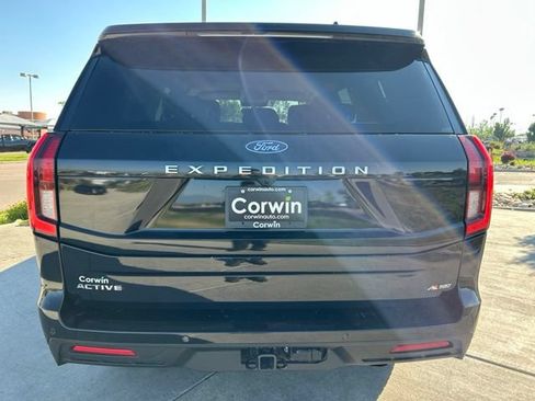 Used 2025 Ford Expedition Active AWD/4WD image 7