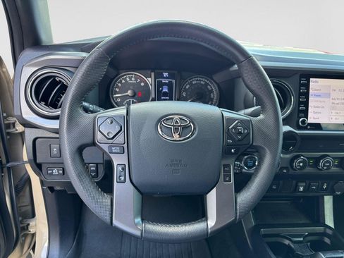 Used 2020 Toyota Tacoma TRD Sport AWD/4WD image 11