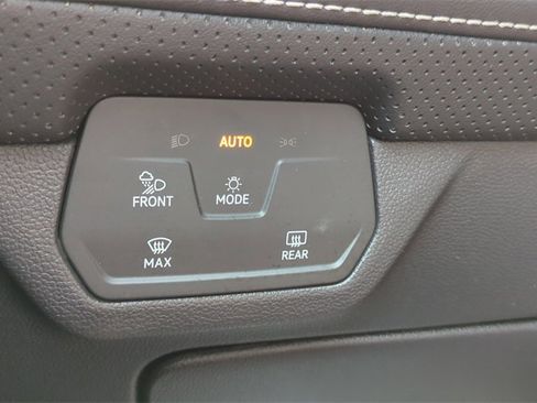 Used 2024 Volkswagen Atlas SE image 24