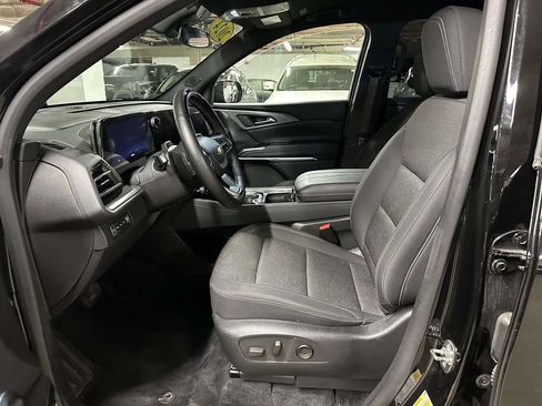 Used 2024 Chevrolet Traverse LT w/ Enhanced Driving Package AWD/4WD image 14