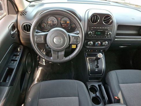 Used 2014 Jeep Patriot Latitude image 14