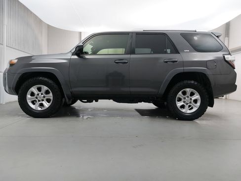 Used 2014 Toyota 4Runner image 2