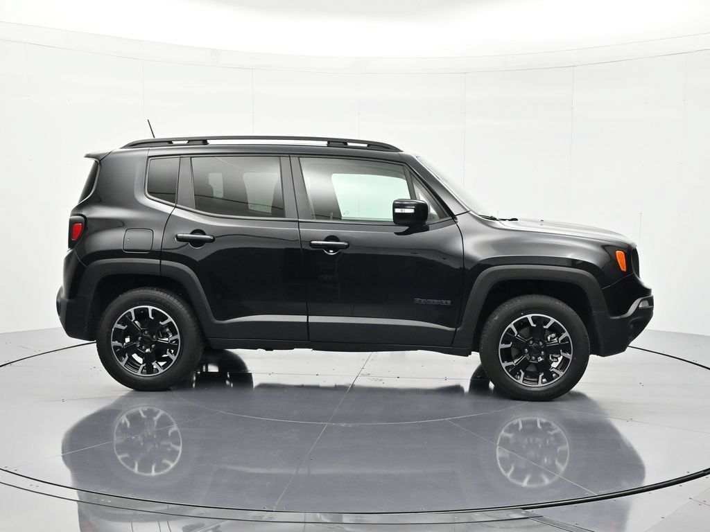 Used 2023 Jeep Renegade Latitude AWD/4WD image 4