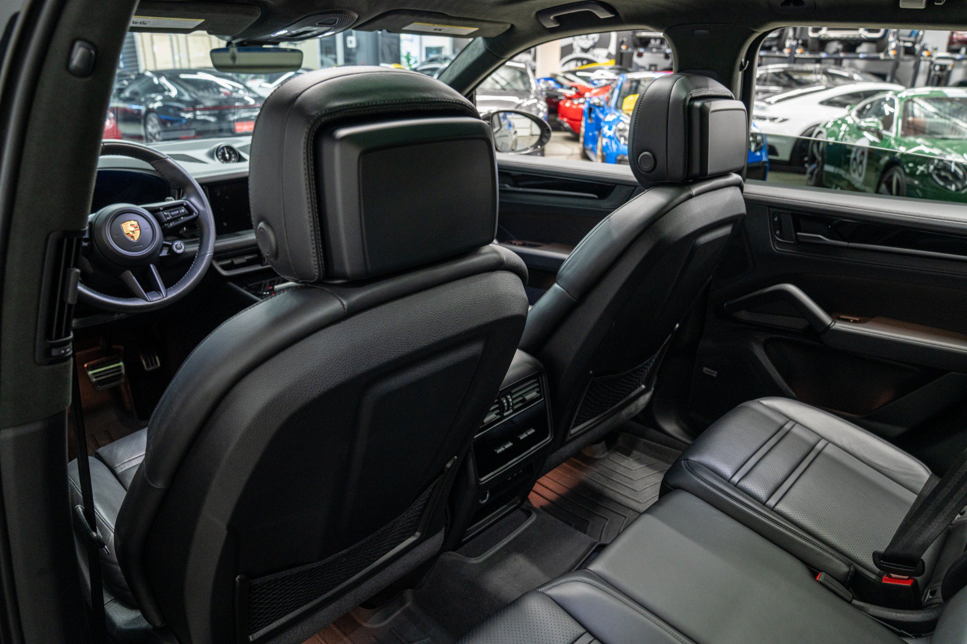 Used 2025 Porsche Cayenne GTS AWD/4WD image 37