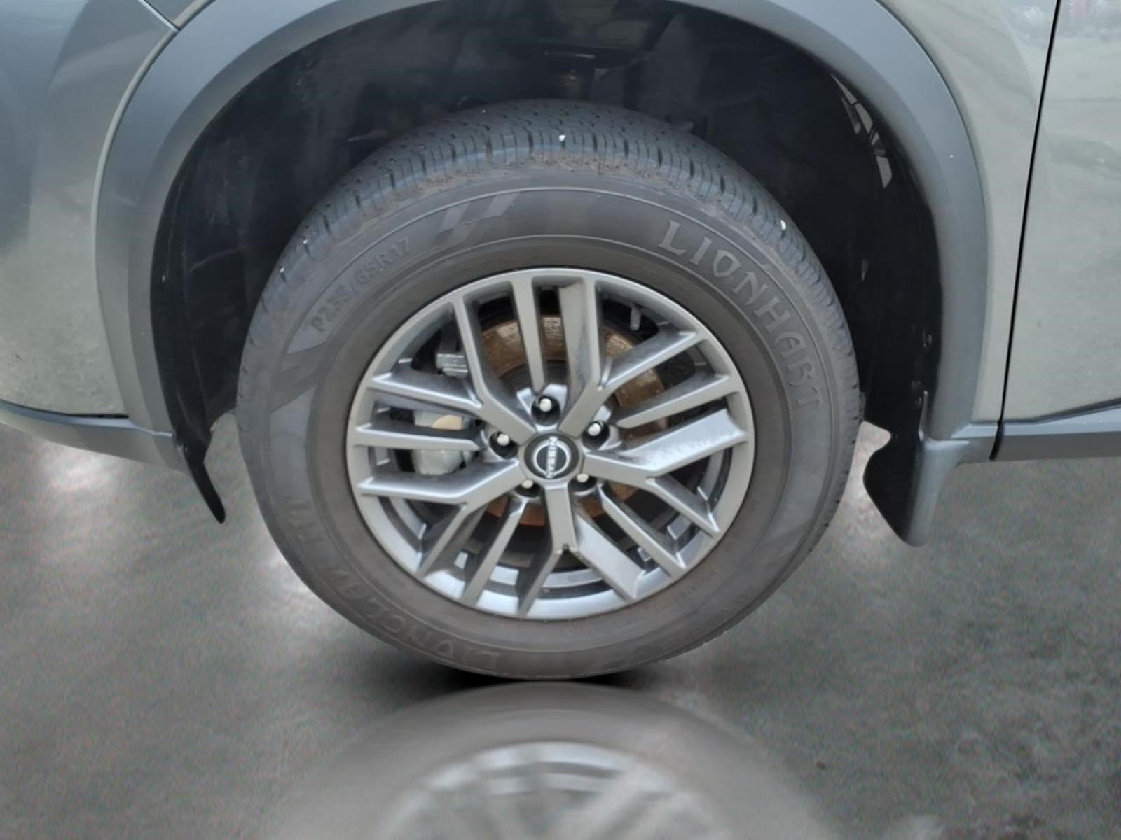 Used 2024 Nissan Rogue S AWD/4WD image 10